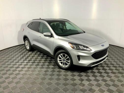 Ingot Silver Metallic 2020 Ford Escape SE