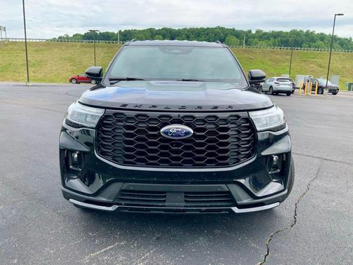 Agate Black Metallic 2025 Ford Explorer ST-Line