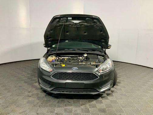 Magnetic 2018 Ford Focus SE