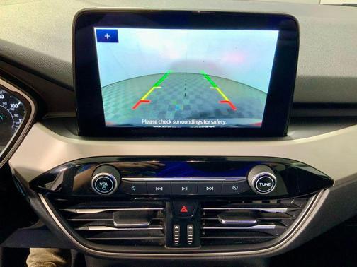 Rapid Red Metallic Tinted Clearcoat 2021 Ford Escape SE