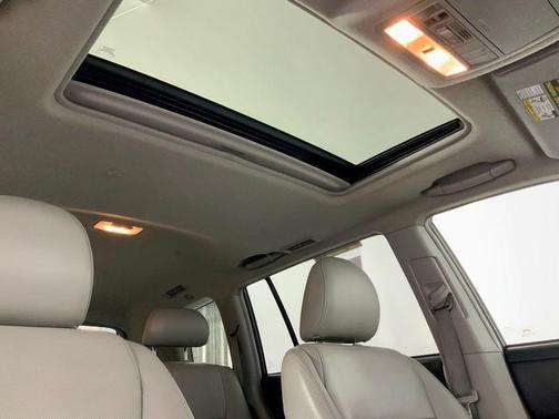 Blizzard Pearl 2013 Toyota Highlander Limited