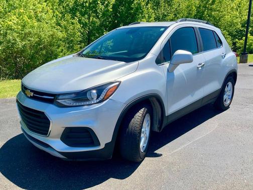Silver Ice Metallic 2020 Chevrolet Trax LT