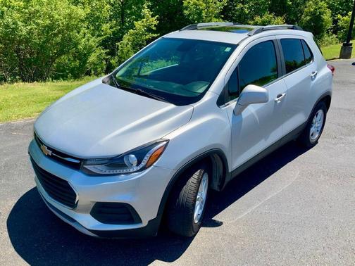 Silver Ice Metallic 2020 Chevrolet Trax LT