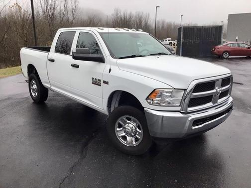 2018 RAM 3500 Tradesman Crew Cab 4x4 6'4' Box