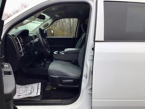 2018 RAM 3500 Tradesman Crew Cab 4x4 6'4' Box