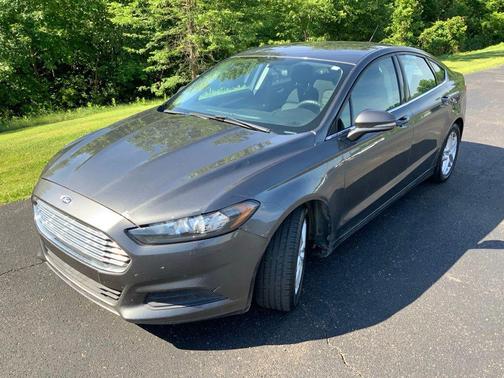 Magnetic 2016 Ford Fusion SE