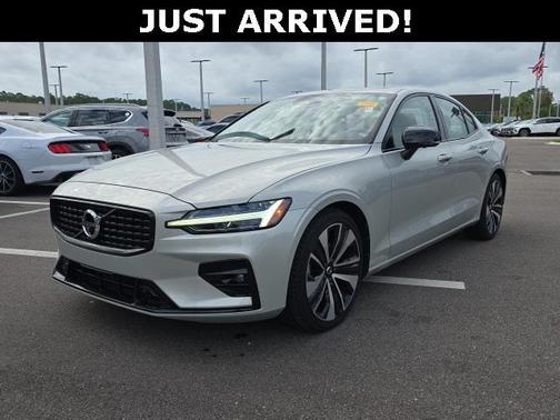 2022 Volvo S60 T5 Momentum