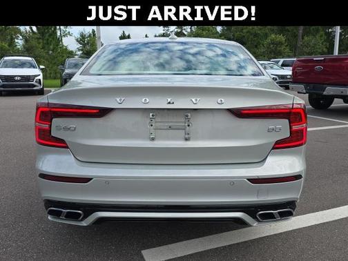 2022 Volvo S60 T5 Momentum
