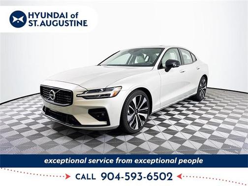 2022 Volvo S60 T5 Momentum
