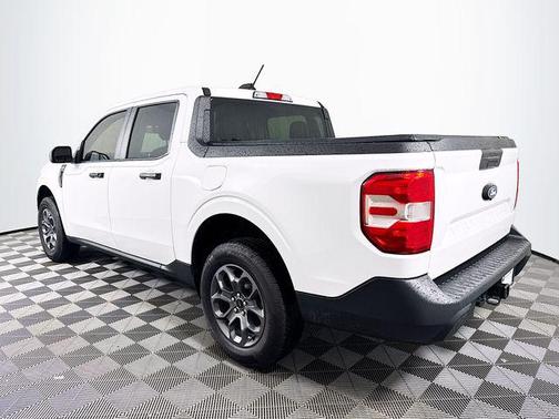 Oxford White 2025 Ford Maverick XLT