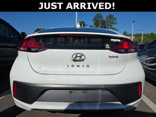 2022 Hyundai IONIQ Hybrid SE