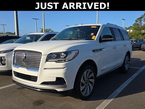 Pristine White Metallic Tri-Coat 2023 Lincoln Navigator Reserve