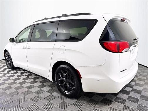 2020 Chrysler Pacifica Touring-L Plus