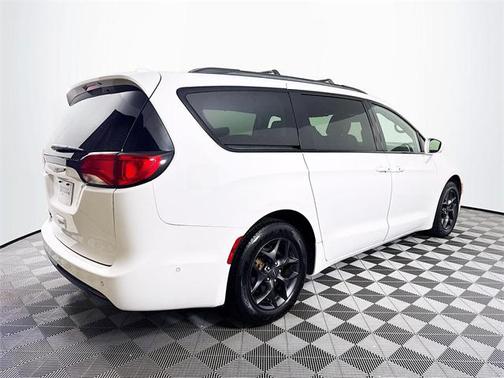 2020 Chrysler Pacifica Touring-L Plus