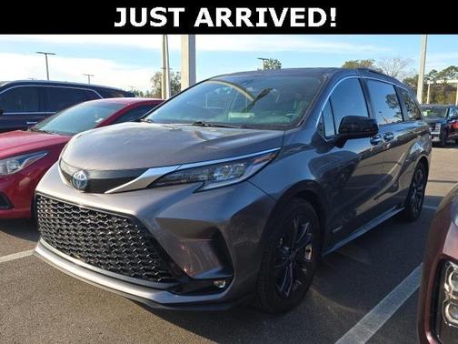 2021 Toyota Sienna XSE 7 Passenger