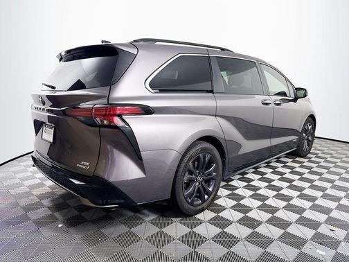 2021 Toyota Sienna XSE 7 Passenger