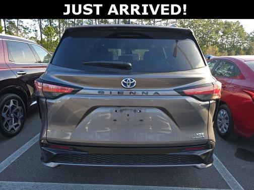 2021 Toyota Sienna XSE 7 Passenger