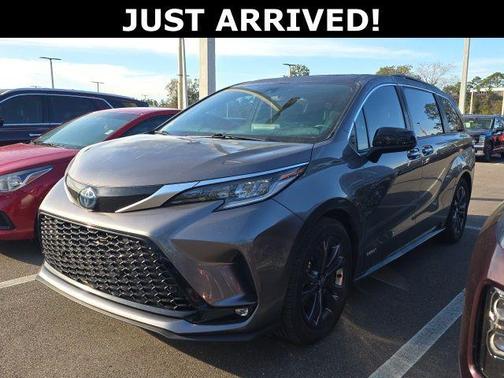 2021 Toyota Sienna XSE 7 Passenger