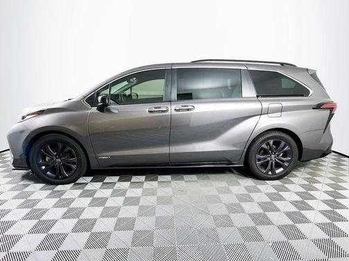 2021 Toyota Sienna XSE 7 Passenger