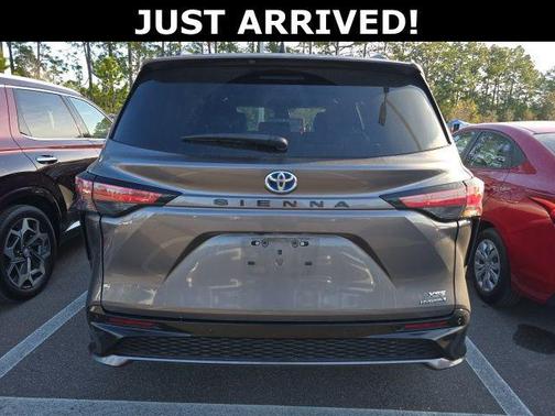 2021 Toyota Sienna XSE 7 Passenger