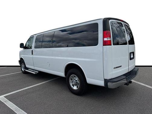 Summit White 2017 Chevrolet Express 3500 LT