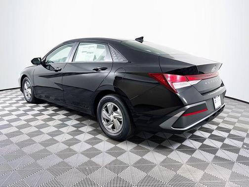 Abyss Black 2026 Hyundai ELANTRA SE