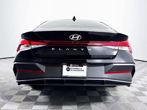 Abyss Black 2026 Hyundai ELANTRA SE