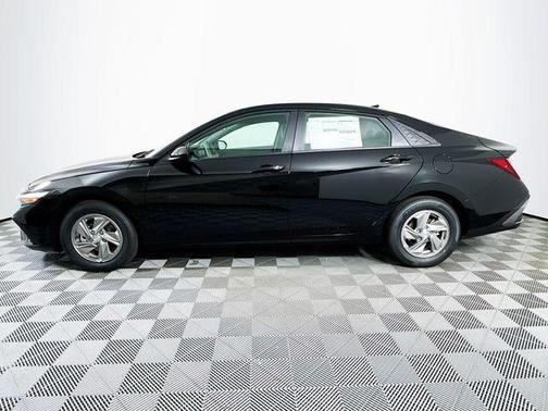Abyss Black 2026 Hyundai ELANTRA SE
