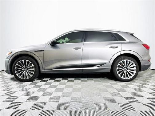 2019 Audi e-tron Premium Plus