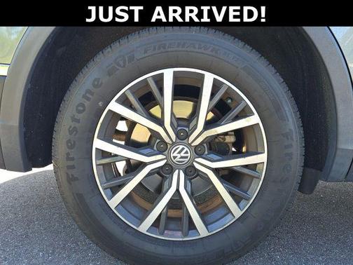 Platinum Gray Metallic 2020 Volkswagen Tiguan 2.0T SE