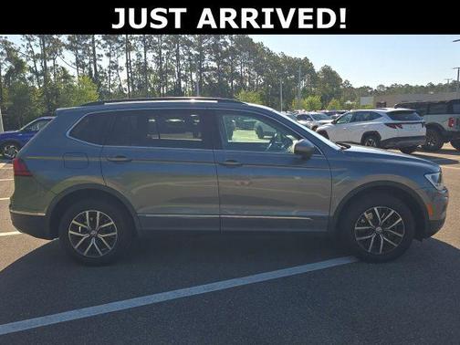 Platinum Gray Metallic 2020 Volkswagen Tiguan 2.0T SE