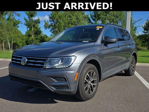 Platinum Gray Metallic 2020 Volkswagen Tiguan 2.0T SE