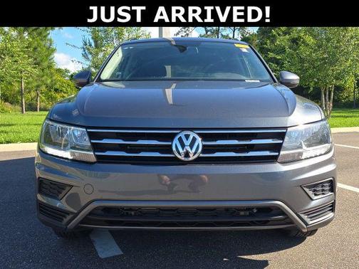 Platinum Gray Metallic 2020 Volkswagen Tiguan 2.0T SE