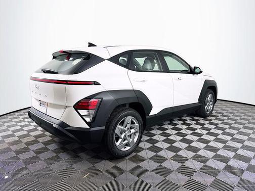 Atlas White 2026 Hyundai KONA SE