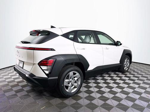 Atlas White 2026 Hyundai KONA SE