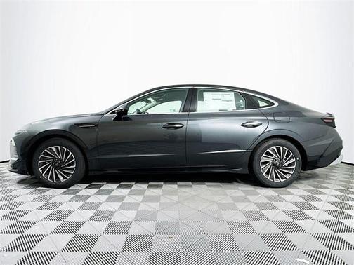 2025 Hyundai SONATA Hybrid SE