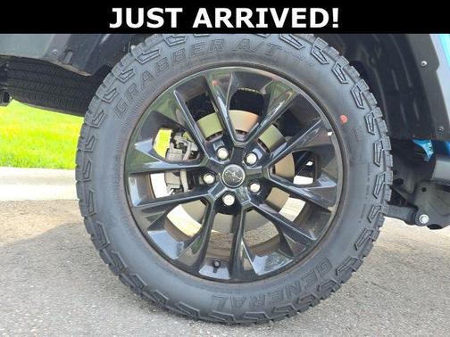 Hydro Blue Pearlcoat 2025 Jeep Gladiator Nighthawk