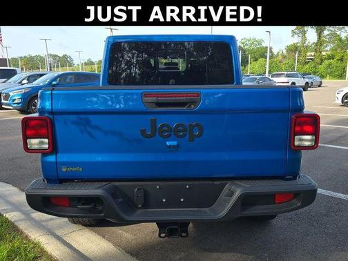 Hydro Blue Pearlcoat 2025 Jeep Gladiator Nighthawk