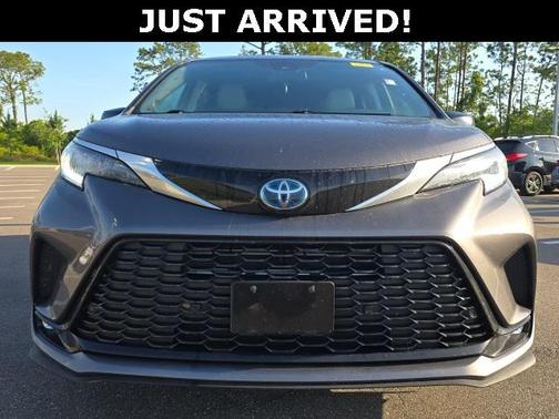 2022 Toyota Sienna XSE 7 Passenger