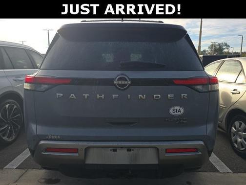2022 Nissan Pathfinder Platinum 4WD