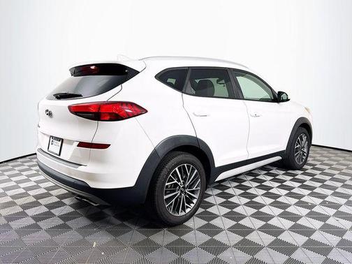 Dazzling White 2019 Hyundai TUCSON SE