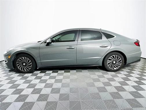 2023 Hyundai SONATA Hybrid SE
