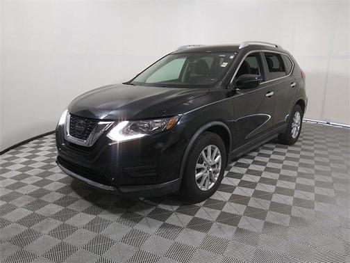 Photo 3 of 30 of 2018 Nissan Rogue SV