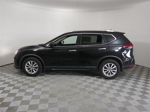 Photo 4 of 30 of 2018 Nissan Rogue SV