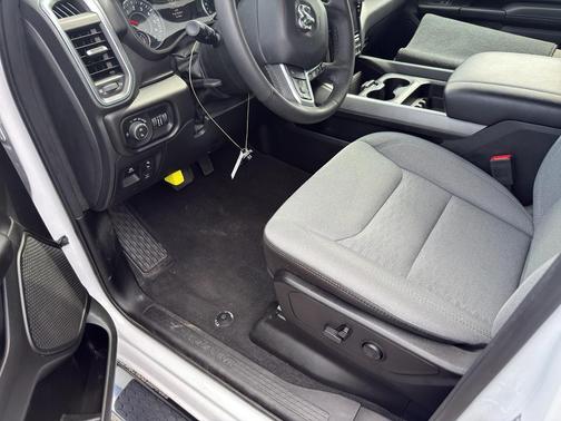 Bright White Clearcoat 2025 RAM 1500 Big Horn/Lone Star