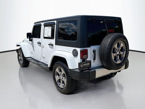 Bright White Clearcoat 2018 Jeep Wrangler JK Unlimited Sahara