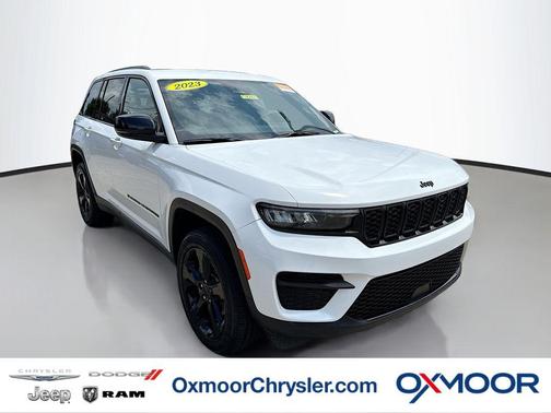 Bright White Clearcoat 2023 Jeep Grand Cherokee Altitude