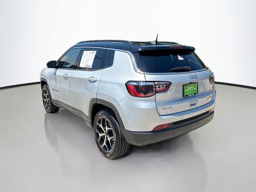 Silver Zynith Metallic Clearcoat 2025 Jeep Compass Limited