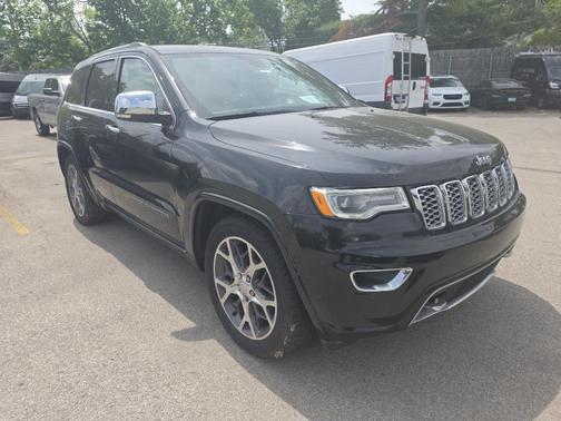 Diamond Black Crystal Pearlcoat 2020 Jeep Grand Cherokee Overland