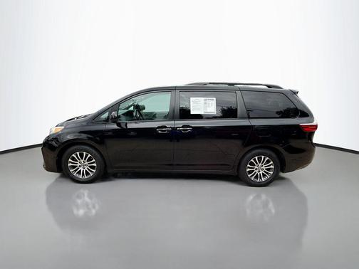 2020 Toyota Sienna XLE